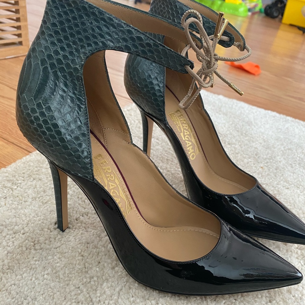 Salvatore Ferragamo Patent Pumps Sz 7